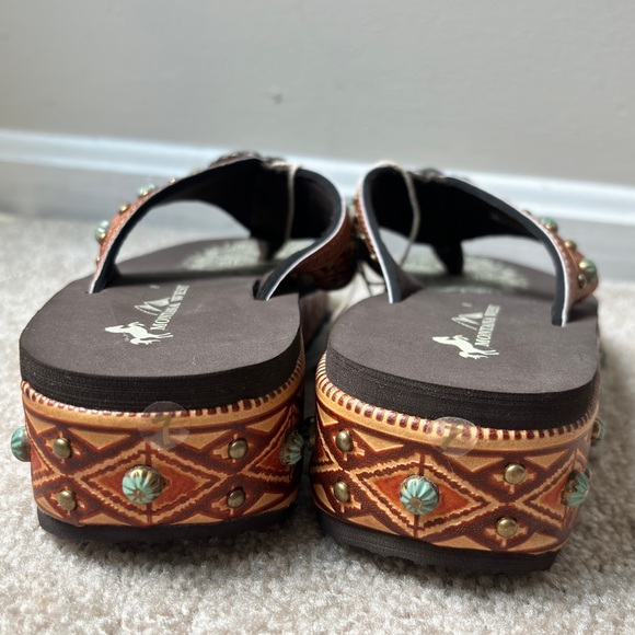 Montana West Brown Turquoise Embossed Western Comgirl Flip Flop Sandal Sz 7 NWT - Picture 10 of 14